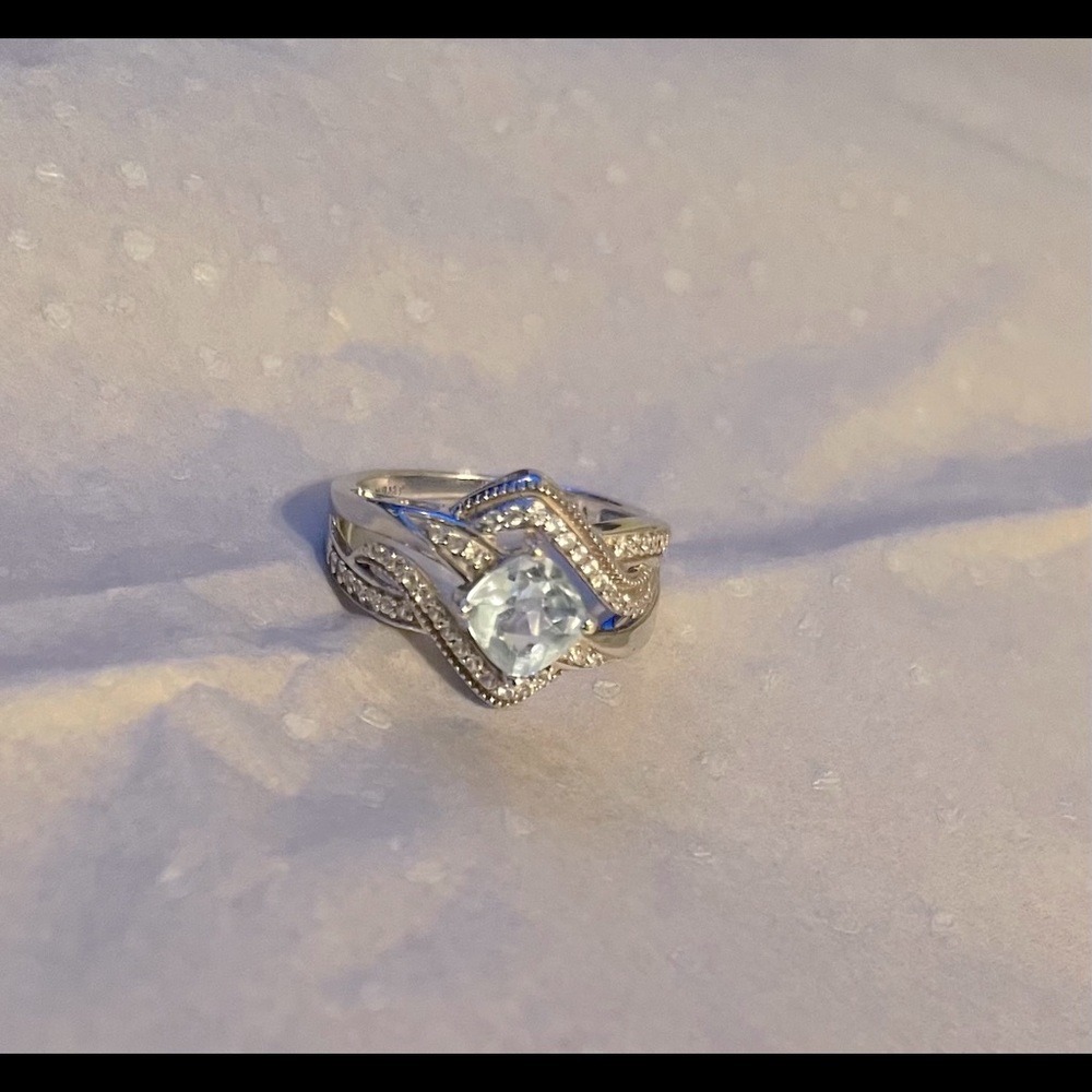 Sterling silver Blue Topaz & White Sapphire 💍